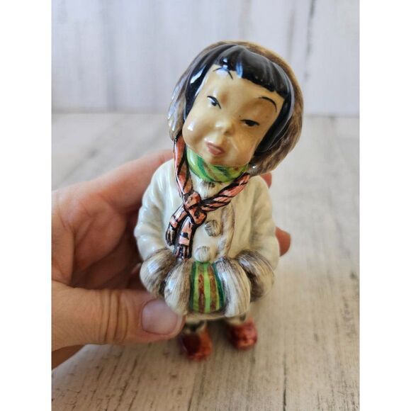 Gort snowflake Eskimo figurine vintage bone china statue girl Chinese Japanese - Picture 7 of 9